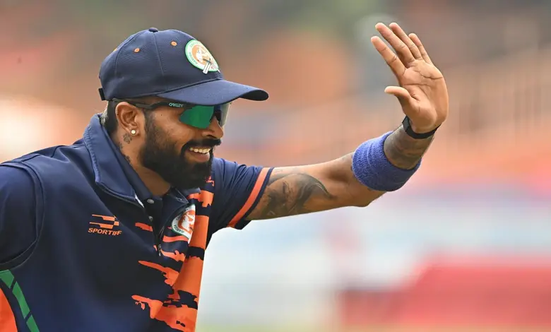 હાર્દિક પંડ્યા મેચમાં બેટિંગ કરતો દેખાય છે, સૈયદ મુશ્તાક અલી ટ્રોફી, મેચનું સ્થળ બદલાયું