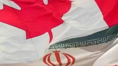 ઈરાન અને કેનેડાના ધ્વજ સાથે સૈન્ય જહાજો અને રાજદ્વારી સંઘર્ષ દર્શાવતી તસવીર.