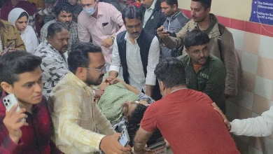 જામનગરમાં પોલીસ બંદોબસ્ત અને રાજકીય હુમલાની ઘટના બાદની સ્થિતિ દર્શાવતી તસવીર.