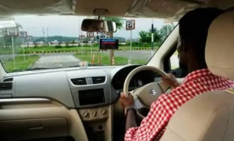 મહારાષ્ટ્રમાં ડ્રાઇવિંગ ટેસ્ટ માટે 10% નિષ્ફળતાનો નવો માપદંડ; RTO અધિકારીઓના કામની સમીક્ષા.