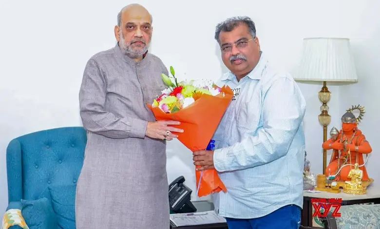 મહારાષ્ટ્ર ભાજપ પ્રમુખ રવીન્દ્ર ચવ્હાણ દિલ્હીમાં ગૃહમંત્રી અમિત શાહ સાથે મુલાકાત કરી રહ્યા છે.