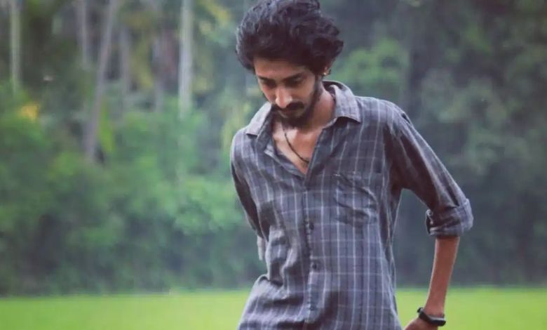 માતાએ ઘરમાં લટકતી જોઈ દીકરાની લાશ: 30 વર્ષની ઉંમરે આ અભિનેતાએ કરી આત્મહત્યા અભિનેતા અખિલ વિશ્વનાથને મળ્યો હતો બેસ્ટ ચાઈલ્ડ આર્ટિસ્ટનો એવોર્ડ