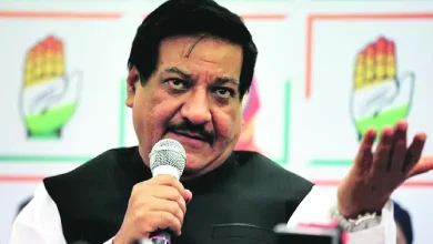 કોંગ્રેસના નેતા પૃથ્વીરાજ ચવ્હાણ પુણેની સભામાં ભાષણ આપી રહ્યા છે