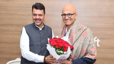 મુંબઈમાં માઈક્રોસોફ્ટના સીઈઓ સત્યા નાડેલા સાથે મહારાષ્ટ્રના મુખ્ય પ્રધાન દેવેન્દ્ર ફડણવીસની મુલાકાત, કરોડોના રોકાણ અને 45,000 નોકરીઓની જાહેરાત.