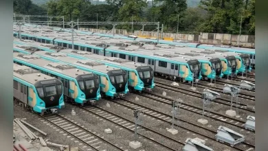 મુંબઈ મેટ્રો વન ટ્રેન ઘાટકોપર સ્ટેશન પર, નવા વર્ષની વિશેષ રાત્રિ સેવાઓની માહિતી.