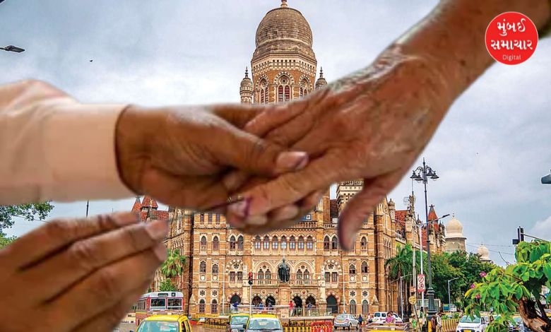 મહારાષ્ટ્ર મહાનગરપાલિકા ચૂંટણીનું શેડ્યૂલ જાહેર કરતા ચૂંટણી પંચના અધિકારીઓ. BMC ચૂંટણીની તારીખ.