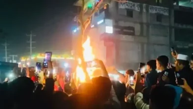 બાંગ્લાદેશમાં હિંદુ યુવકની હત્યા વિરુદ્ધ પ્રદર્શન કરી રહેલા લોકો (Protest against Hindu youth murder in Bangladesh)