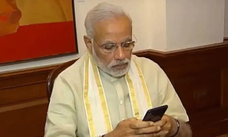 પીએમ નરેન્દ્ર મોદી કયો ફોન વાપરે છે? ફોનના ફીચર્સ જાણીને ચોંકી ઉઠશો...