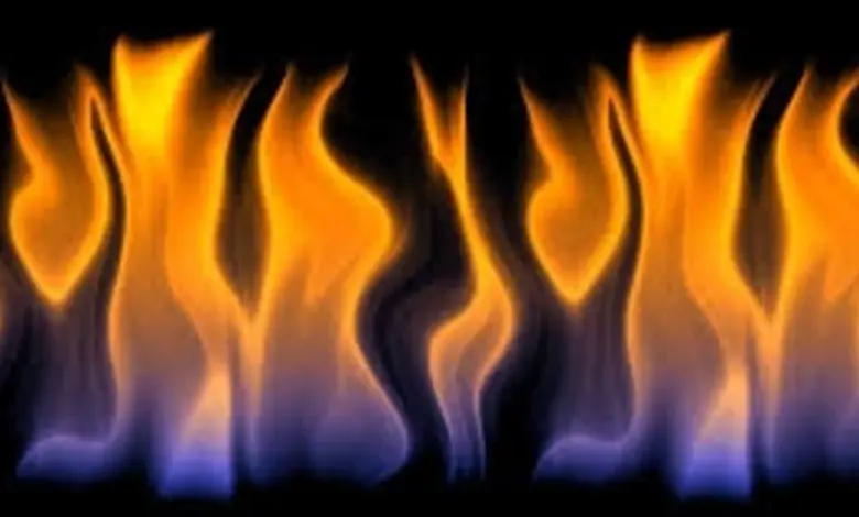 નવી મુંબઈના દિઘા MIDCમાં સુલ્ઝર પંપ કંપનીની ફેકટરીમાં લાગેલી ભીષણ આગનું દૃશ્ય.