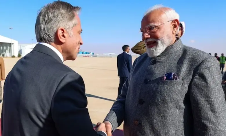 જોર્ડનની રાજધાની અમાનમાં વડાપ્રધાન નરેન્દ્ર મોદીનું આગમન અને જોર્ડનના વડાપ્રધાન જાફર હસન દ્વારા ભવ્ય સ્વાગત.