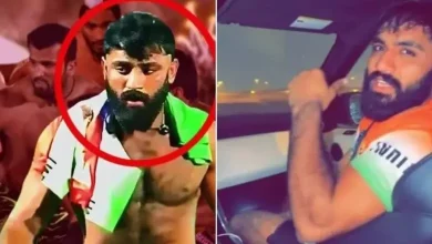 ભારતીય ટીમની જર્સીમાં પાકિસ્તાની કબડ્ડી ખેલાડી ઉબઈદુલ્લા રાજપૂત અને પાકિસ્તાન કબડ્ડી ફેડરેશનનો લોગો.