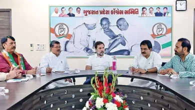 કોંગ્રેસના 'નશામુક્ત ગુજરાત' અભિયાનનું પોસ્ટર, જેમાં હેલ્પલાઇન નંબર અને મહિલા કાર્યકર્તાઓની 'જનતા રેડ'ની ચીમકી દર્શાવવામાં આવી છે.