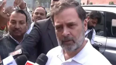 રશિયાના રાષ્ટ્રપ્રમુખ વ્લાદિમીર પુતિનની ભારત મુલાકાત દરમિયાન વિપક્ષના નેતા રાહુલ ગાંધીએ સરકાર પર પ્રહાર કરતા કહ્યું કે વિદેશી પ્રતિનિધિઓની વિપક્ષ સાથે મુલાકાત ન કરાવવી તે સરકારની નીતિ છે.