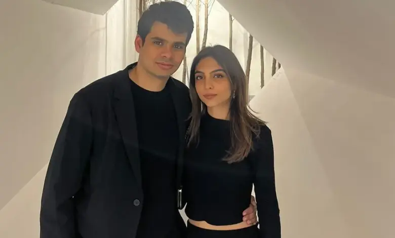 રેહાન વાડ્રા અને અવિવા બેગની સગાઈના સમાચાર અને ગાંધી પરિવારના સભ્યોની તસવીર.