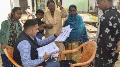 અમદાવાદઃ રાજ્યમાં હાલ મતદાર યાદીને લઈ SIRની કામગીરી લગભગ પૂર્ણ થવા આવી છે. આ દરમિયાન એક ચોંકાવનારી વાત સામે આવી છે. રાજ્યના ચાર જિલ્લામાં કુલ મતદારો પૈકીના એક તૃતીયાંશ કરતા વધુ મૃત મતદારો નોંધાયા છે. જેમાં અમદાવાદ, વડોદરા, સુરત અને રાજકોટનો સમાવેશ થાય છે.