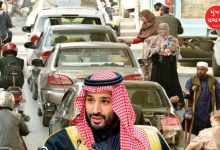 સાઉદી અરેબિયા દ્વારા પાકિસ્તાની નાગરિકોનો દેશનિકાલ અને વિઝા પ્રતિબંધની ચેતવણી દર્શાવતું પ્રતીકાત્મક ચિત્ર.