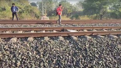 નાંદેડમાં સામૂહિક આપઘાતની આશંકા: માતા-પિતાના ઘરે તો પુત્રોના ટ્રેક નજીકથી મળ્યાં મૃતદેહ