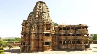 રાજસ્થાનના ડુંગરપુર નજીક સોમ નદી કિનારે આવેલું હજાર વર્ષ જૂનું સોમનાથ મંદિર