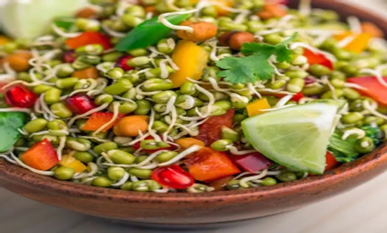 પલાળેલી બદામ અને અંકુરિત કઠોળ ખાવાની યોગ્ય રીત દર્શાવતું દૃશ્ય