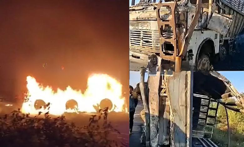 વાસદ-બોરસદ હાઈવે પર ટ્રક અને પિકઅપ વાન વચ્ચે થયેલા ભયંકર અકસ્માત પછી આગમાં લપેટાયેલા વાહનો