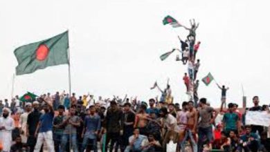 Violent protests continue in Bangladesh uncontrollable crowd breaks barricades and enters Parliament building