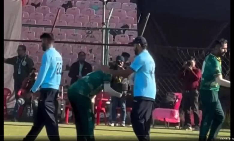 શું સિક્કિમનો ખેલાડી રોહિત શર્માને પગે લાગી રહ્યો હતો કે પછી...