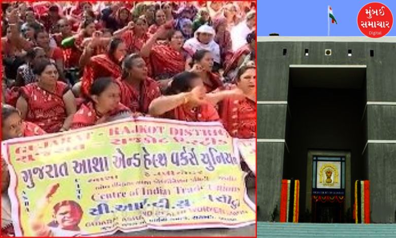 Anganwadi and Asha workers protesting in Gujarat demanding a minimum wage hike