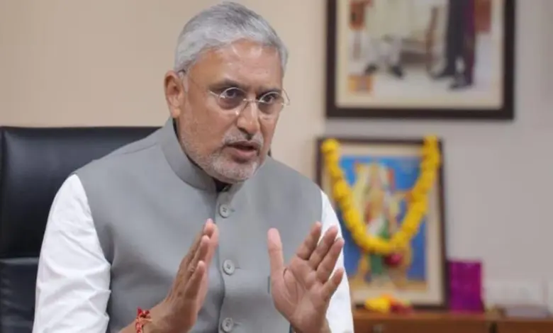 અમદાવાદના તૂટેલા રોડ મુદ્દે ભાજપ પ્રદેશ પ્રમુખ જગદીશ વિશ્વકર્માએ AMC અધિકારીઓને ઠપકો આપ્યો