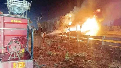 bhachau vondh tourist min bus and truck accident catches fire