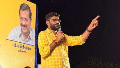 Which top ministers of the BJP government caught Gopal Italy who came to present to the Chief Minister?