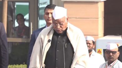 "કોંગ્રેસ ખતમ નથી થઈ, અમારી કરોડરજ્જુ હજુ પણ સીધી છે": સ્થાપના દિવસે ખડગેનો હુંકાર ભાજપ ભાગલા પાડે છે, અમે જોડીએ છીએ; ધર્મના નામે મત માંગવા એ અમારો સંસ્કાર નથી: કોંગ્રેસ