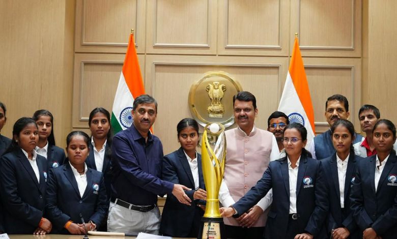 બ્લાઇન્ડ વર્લ્ડ કપ જીતનારી મહિલા ટીમને ફડણવીસનું વચન, `તમને આર્થિક સહાય અને રોજગારની તક આપીશું’