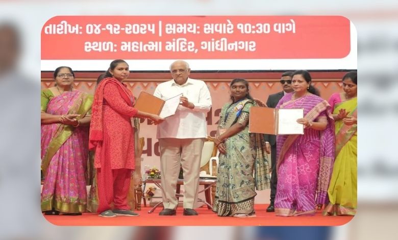 ગાંધીનગર ખાતે મુખ્યમંત્રી ભૂપેન્દ્ર પટેલ દ્વારા ૯૦૦૦ થી વધુ આંગણવાડી કાર્યકર બહેનોને નિમણૂક પત્રોનું વિતરણ
