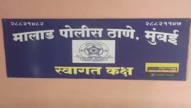 Rickshaw on Mumbai road representing incident where a Malad student was pushed out by the driver.