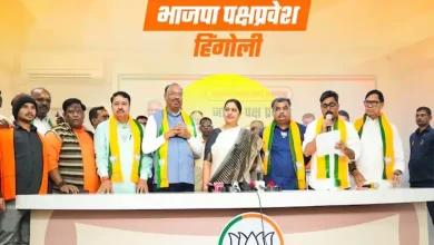 Pragya Satav joining BJP in presence of party leaders