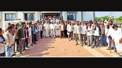 રાપરઃ કચ્છના સીમાવર્તી રાપર તાલુકાના ભીમદેવકા અને ફૂલપરા ગામના ૧૧૬ જેટલા કિસાનોની ૮૦૦ એકર જેટલી કિંમતી જમીનોને સોલાર પ્લાન્ટ બનાવનાર કંપનીને જાણબહાર બારોબાર વેચવાનાં ભારે ચકચારી બનેલા કૌભાંડનો ભોગ બનેલા કિસાનોની રજુઆત બાદ આખરે ગાગોદર પોલીસ મથકે આરોપીઓ વિરુદ્ધ ગુનો દાખલ થયો હતો.