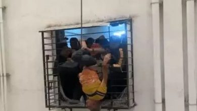 કાળ પણ થાપ ખાઈ ગયો! 10મા માળેથી પટકાયેલા આધેડ 8મા માળે હવામાં લટક્યા, થયો ચમત્કારિક બચાવ