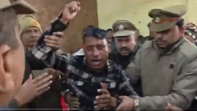 ફિલ્મોમાં જોયું હતું કે સીધી રીતે કોઈ ન સાંભળે તો આવું કરવું પડે", કહી યુવકે કલેક્ટર સામે પેટ્રોલ છાંટ્યું