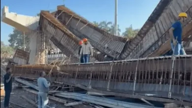 વલસાડમાં ઔરંગા નદી પર નિર્માણાધીન પુલનો ધરાશાયી થયેલો ભાગ અને બચાવ કામગીરી