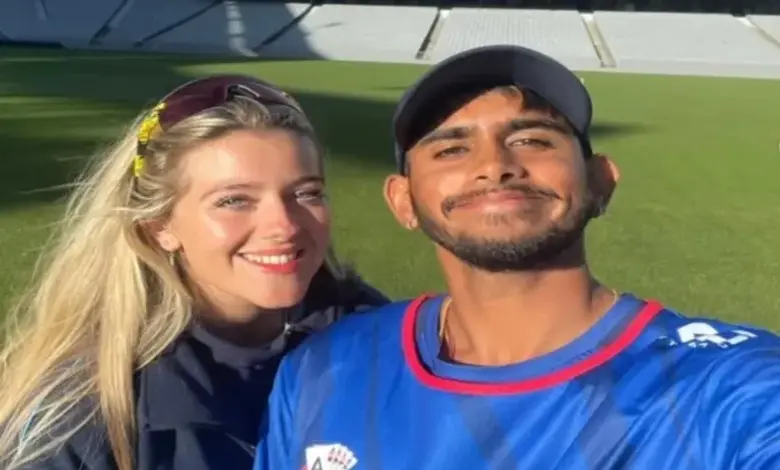 ન્યૂ ઝીલૅન્ડના ક્રિકેટર આદિત્ય અશોક અને તેની ગર્લફ્રેન્ડ એલી ટૂગૂડની સુંદર તસવીર.