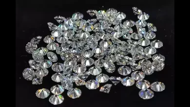 કુદરતી અને લેબ-ગ્રોન હીરા વચ્ચેનો તફાવત અને BIS હોલમાર્કિંગ સ્ટાન્ડર્ડ્સ દર્શાવતી તસવીર.