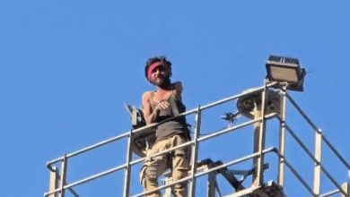 In Dahod, a beggar youth climbed a tower and created drama, who did he accuse in the suicide note written to Modi?