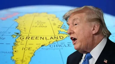 ડોનાલ્ડ ટ્રમ્પ અને ગ્રીનલેન્ડના નકશા સાથે અમેરિકી સૈન્ય સુરક્ષા દર્શાવતું ચિત્ર.