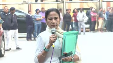 બંગાળમાં હાઈ વોલ્ટેજ રાજકીય ડ્રામા! I-PAC પર EDના દરોડા, મમતા બેનર્જી ફાઈલ લઇને પહોંચ્યા