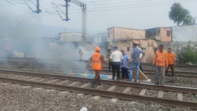 Central Line trains delayed during peak hours, garbage catches fire near railway tracks in Thane