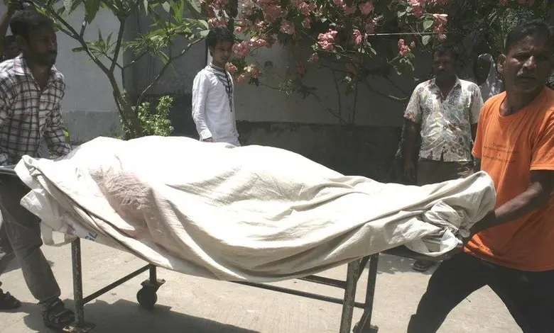 બાંગ્લાદેશમાં હિંસા અને ધરપકડ કરાયેલા આરોપીઓને લઈ જતી પોલીસની પ્રતિકાત્મક તસવીર.