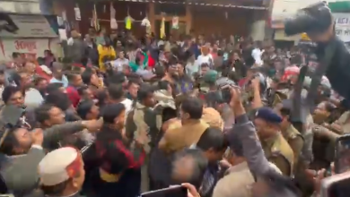 ઇન્દોરના ભાગીરથપુરામાં ભાજપ અને કોંગ્રેસના કાર્યકરો વચ્ચે થયેલી બોલાચાલી અને પોલીસનો હસ્તક્ષેપ.