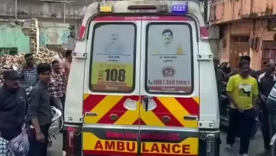 ઈન્દોરમાં દૂષિત પાણીના કારણે હોસ્પિટલમાં દાખલ દર્દીઓ અને વિરોધ પ્રદર્શન કરતા લોકો.