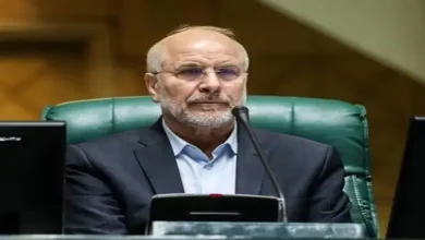 ઈરાનની સંસદમાં અમેરિકા વિરોધી સૂત્રોચ્ચાર કરતા સાંસદો અને યુએસ-ઈરાન સંઘર્ષનું ચિત્ર.