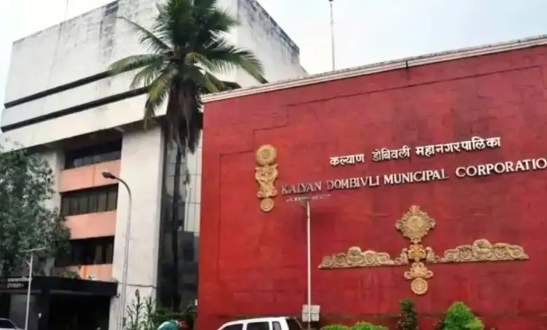 કલ્યાણ-ડોંબિવલી મહાનગરપાલિકા ચૂંટણીમાં વિજેતા ઉમેદવારો અને ભાજપ-શિંદે સેનાના પ્રતીકો.